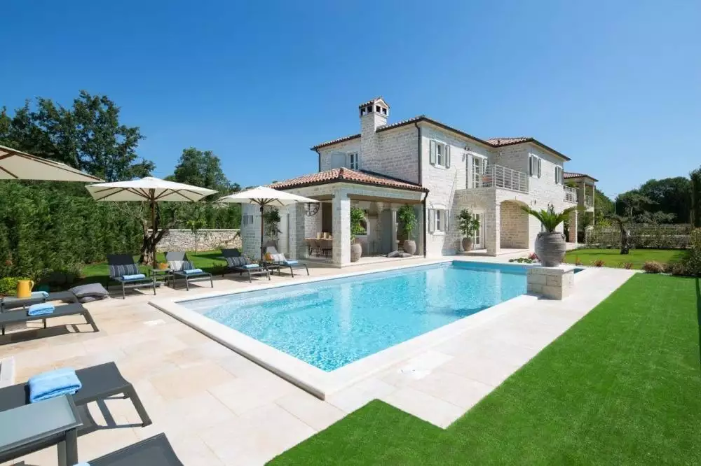 Villa 359m² in Croatia, Kanfanar. Priced at 1120000€ rent photo-2