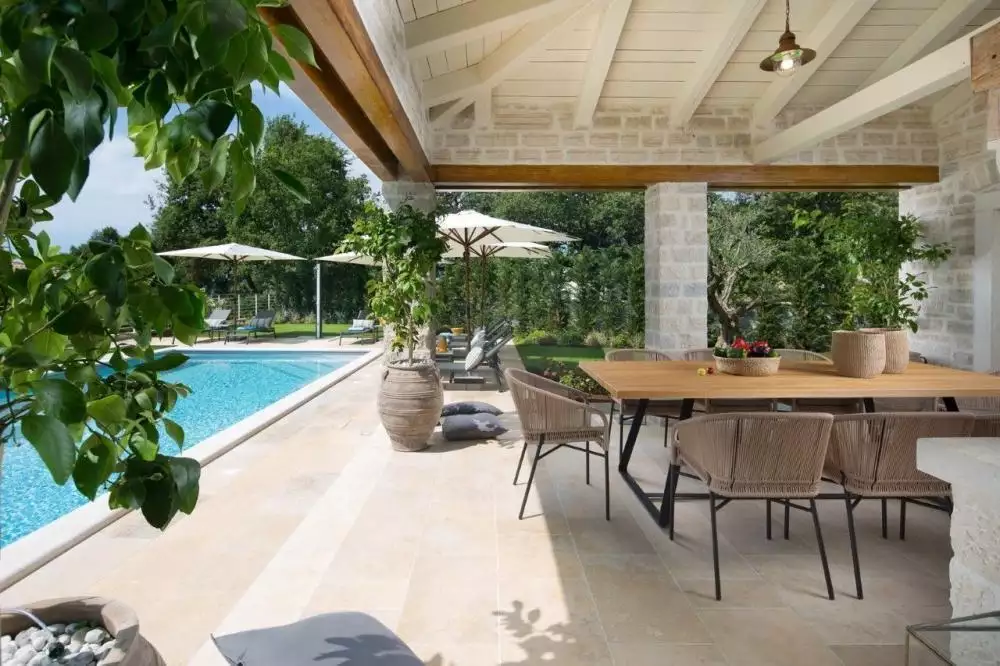 Villa 359m² in Croatia, Kanfanar. Priced at 1120000€ rent photo-18