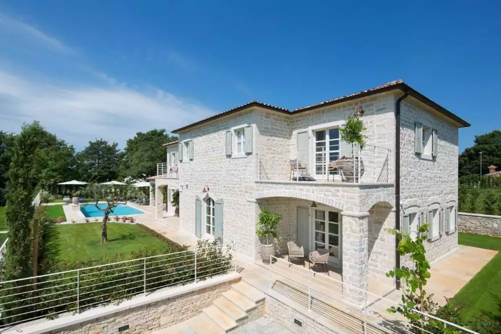 Villa 359m² in Croatia, Kanfanar. Priced at 1120000€ rent photo-21