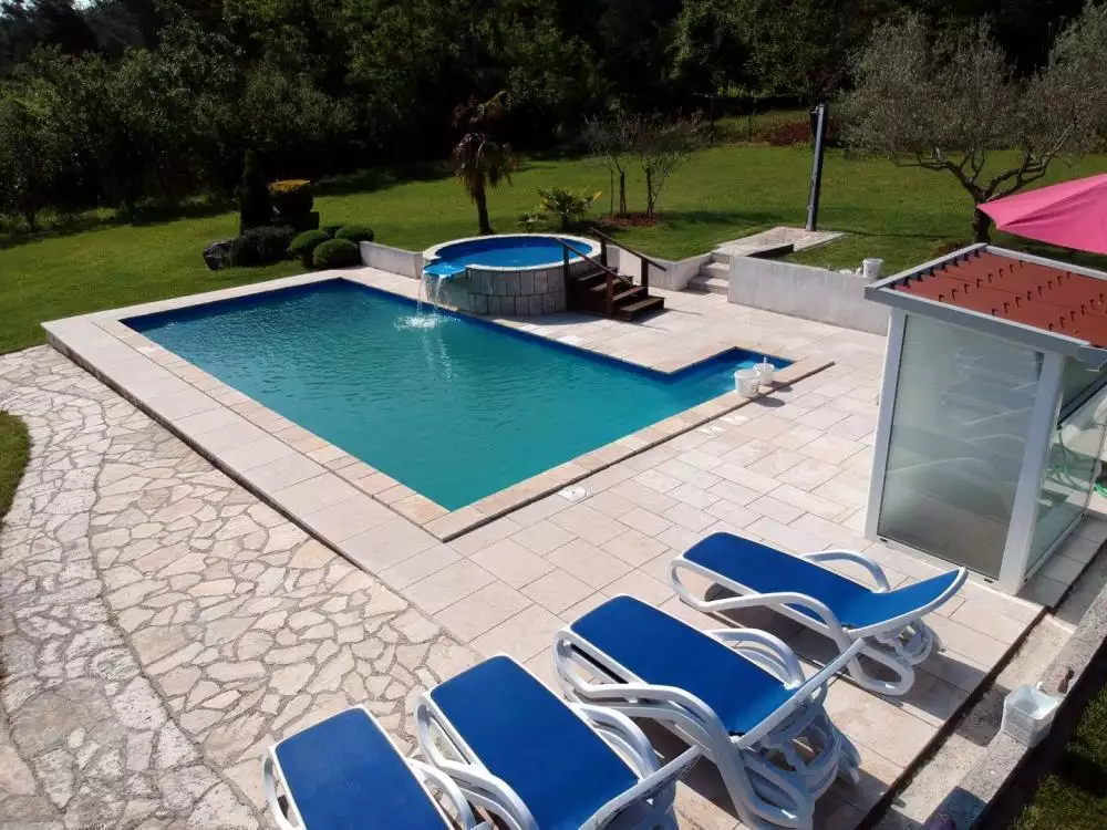 Villa 250m² in Croatia, Karojba. Priced at 550000€ rent photo-3