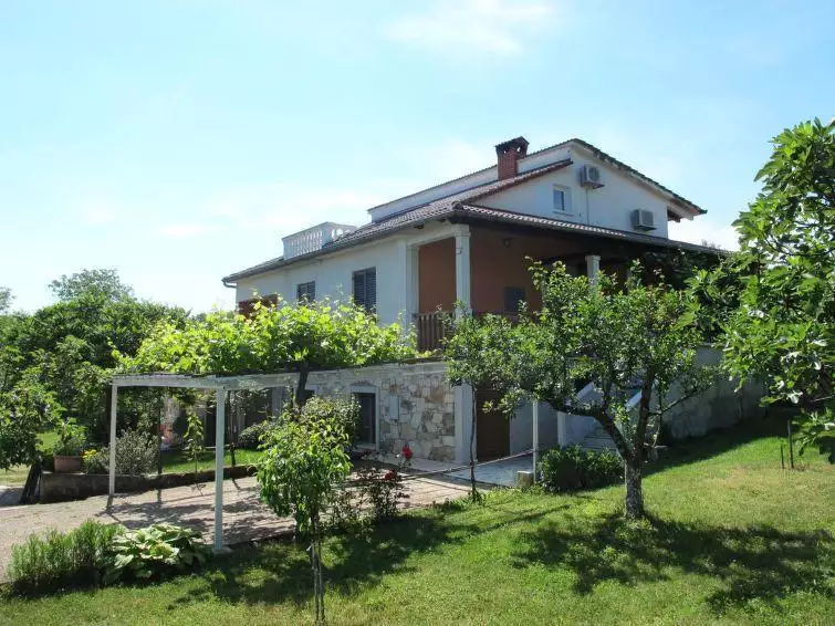 Villa 250m² in Croatia, Karojba. Priced at 550000€ rent photo-4