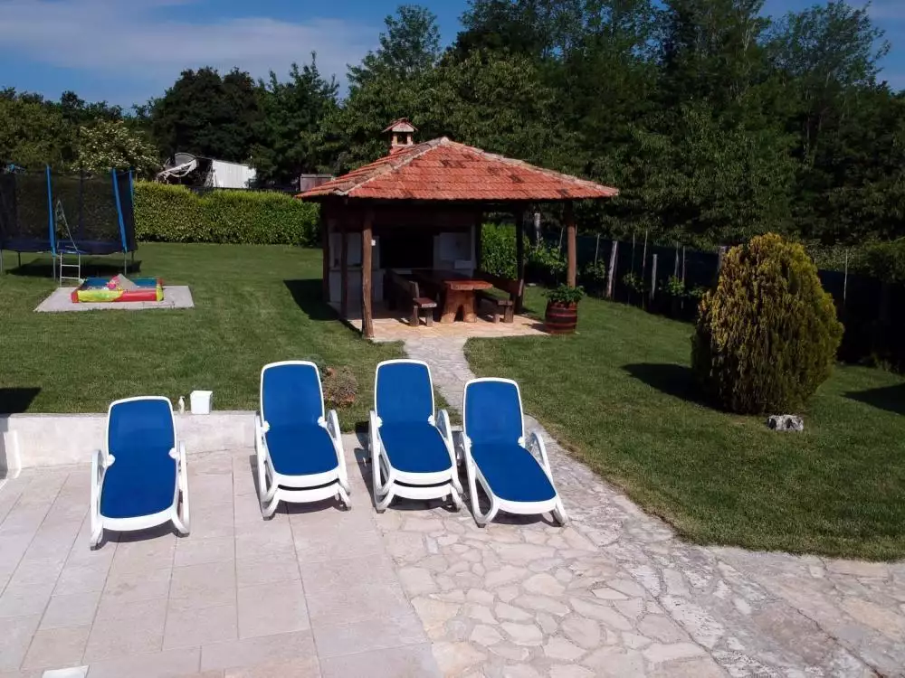 Villa 250m² in Croatia, Karojba. Priced at 550000€ rent photo-5