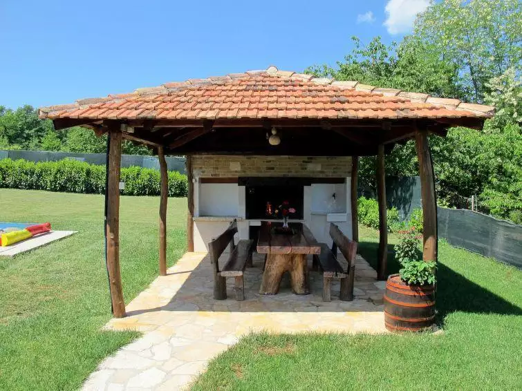 Villa 250m² in Croatia, Karojba. Priced at 550000€ rent photo-6