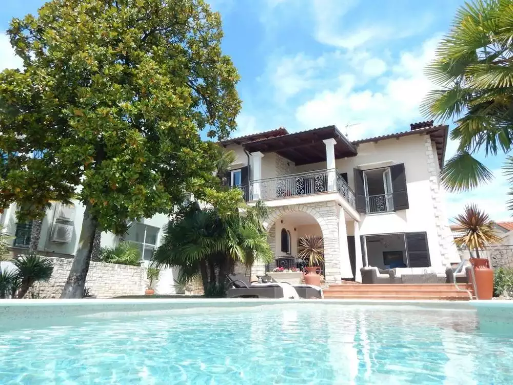 Villa 480m² in Croatia, Umag. Priced at 2000000€ rent photo-3