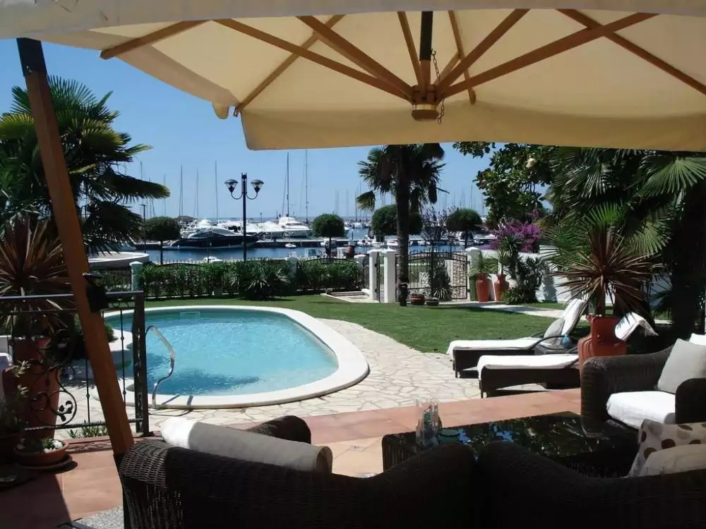 Villa 480m² in Croatia, Umag. Priced at 2000000€ rent photo-4