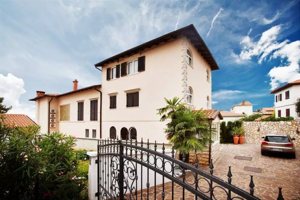 Villa 480m² in Croatia, Umag. Priced at 2000000€ rent photo-14