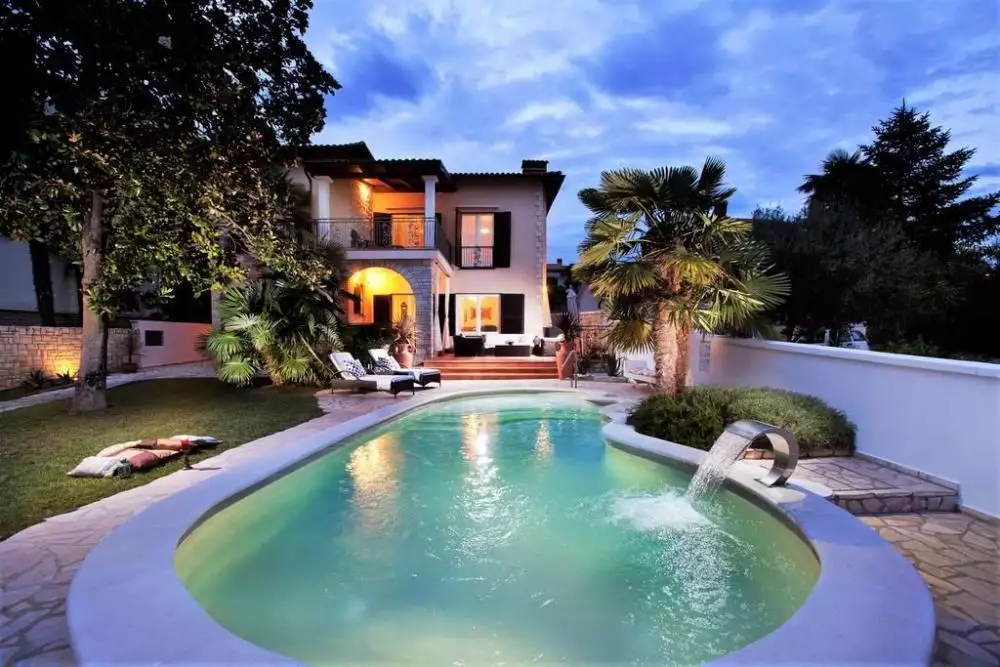 Villa 480m² in Croatia, Umag. Priced at 2000000€ rent photo-1