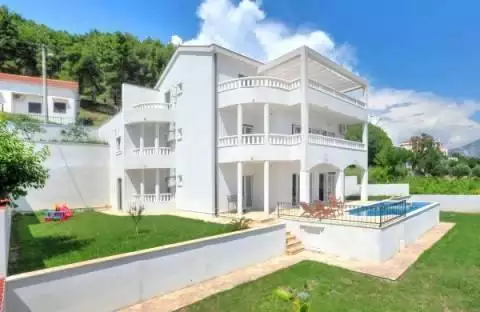 Villa 600m² in Croatia, Solin. Priced at 1000000€ rent photo-1