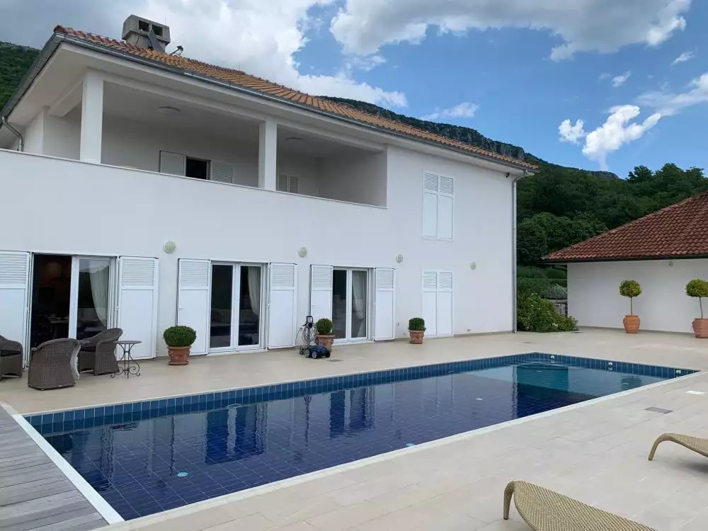 Villa 600m² in Croatia, Crikvenica. Priced at 1750000€ rent photo-1