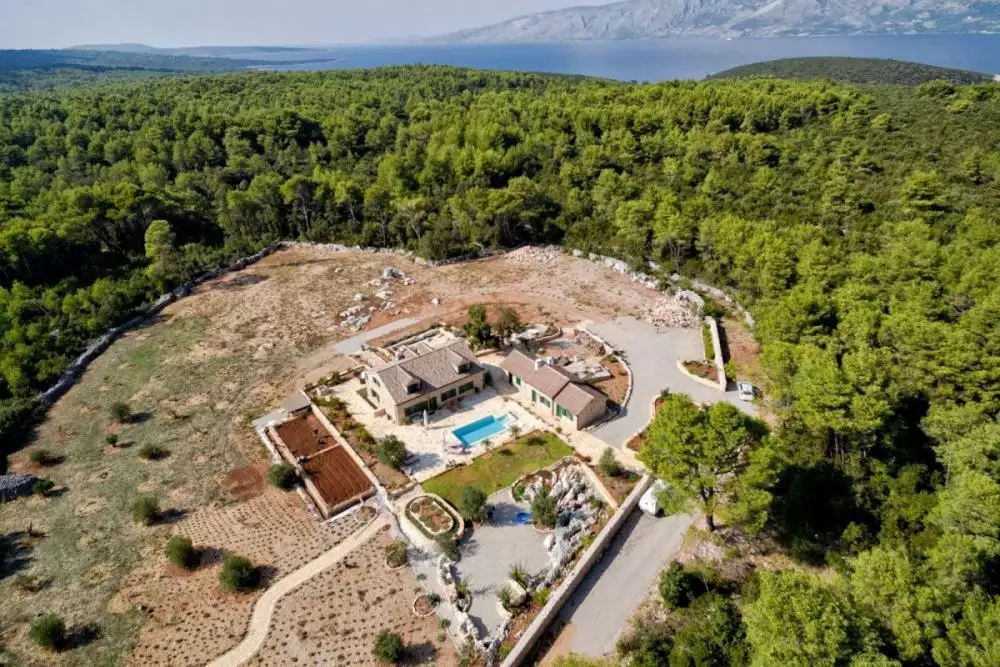Villa 350m² in Croatia, Hvar. Priced at 3650000€ rent photo-1