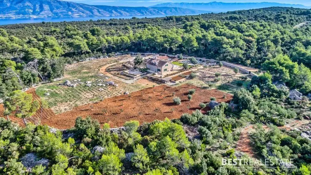 Villa 350m² in Croatia, Hvar. Priced at 3650000€ rent photo-12