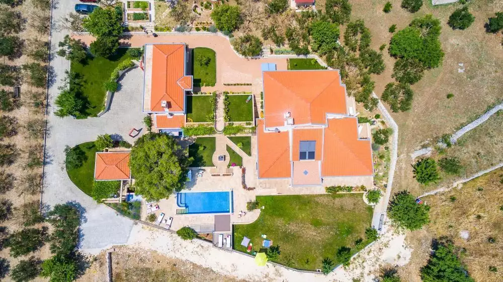 Villa 690m² in Croatia, Trogir. Priced at 2500000€ rent photo-2