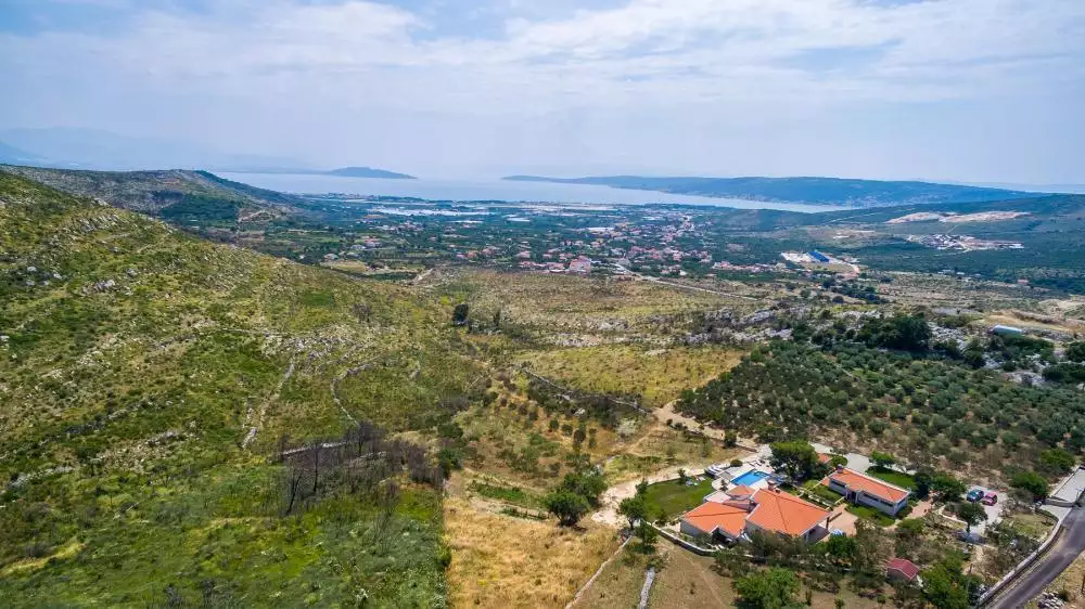 Villa 690m² in Croatia, Trogir. Priced at 2500000€ rent photo-3