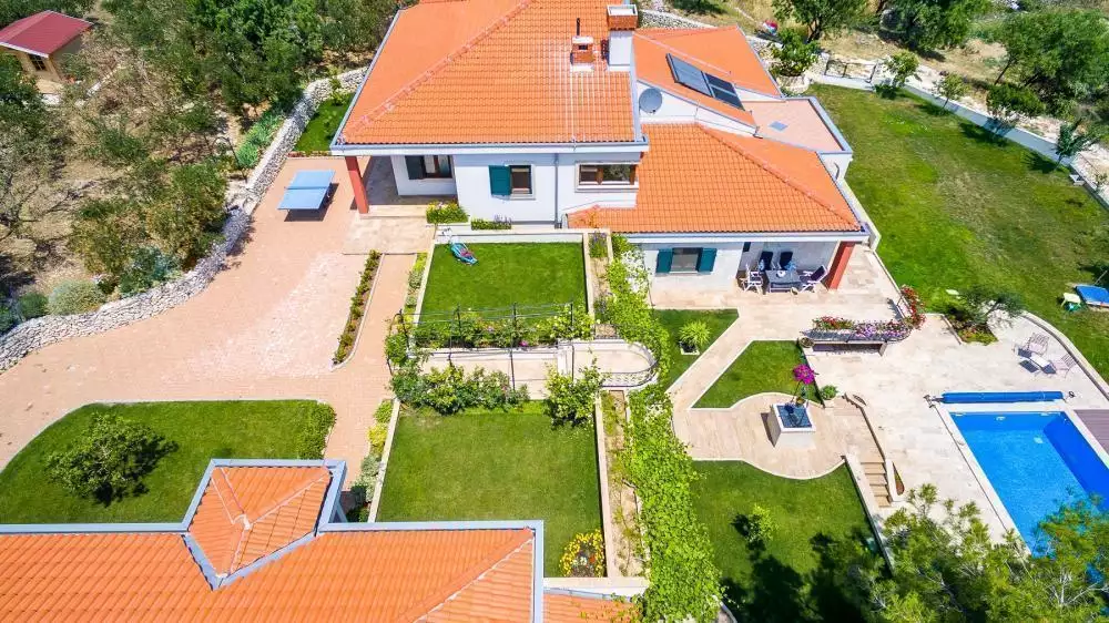 Villa 690m² in Croatia, Trogir. Priced at 2500000€ rent photo-4