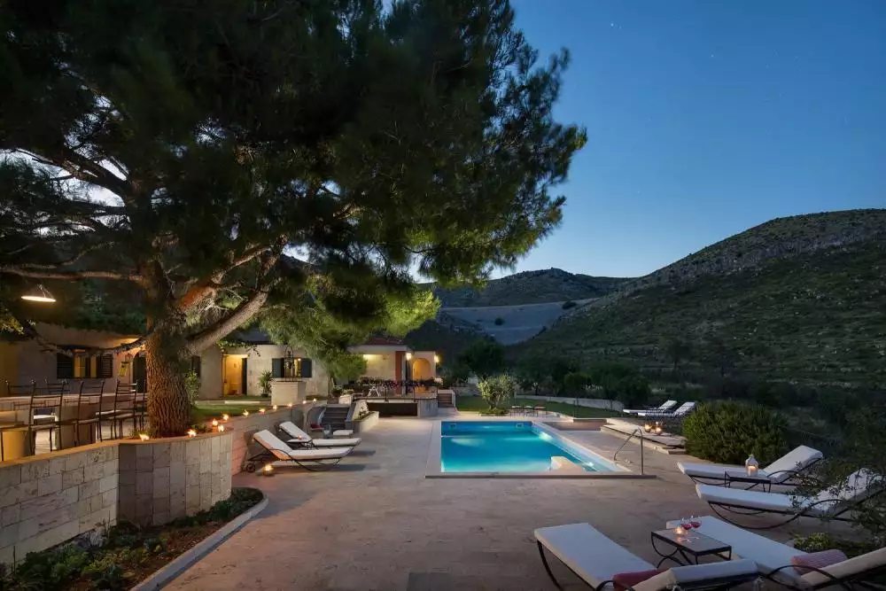 Villa 690m² in Croatia, Trogir. Priced at 2500000€ rent photo-6