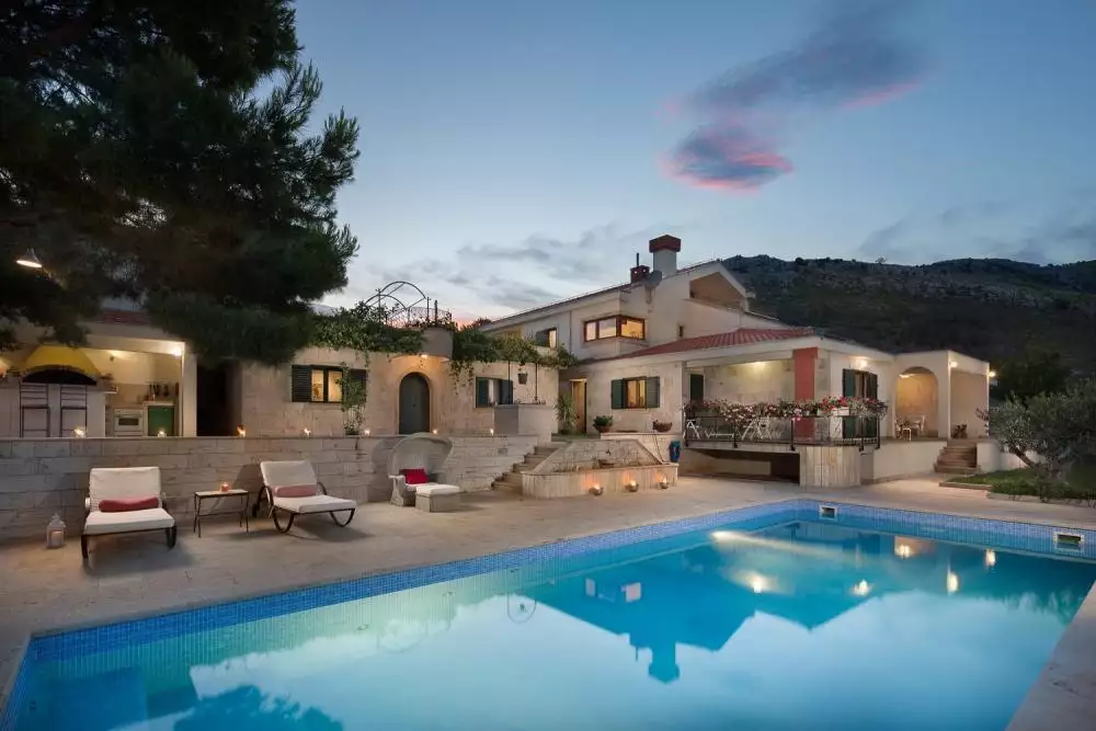 Villa 690m² in Croatia, Trogir. Priced at 2500000€ rent photo-13