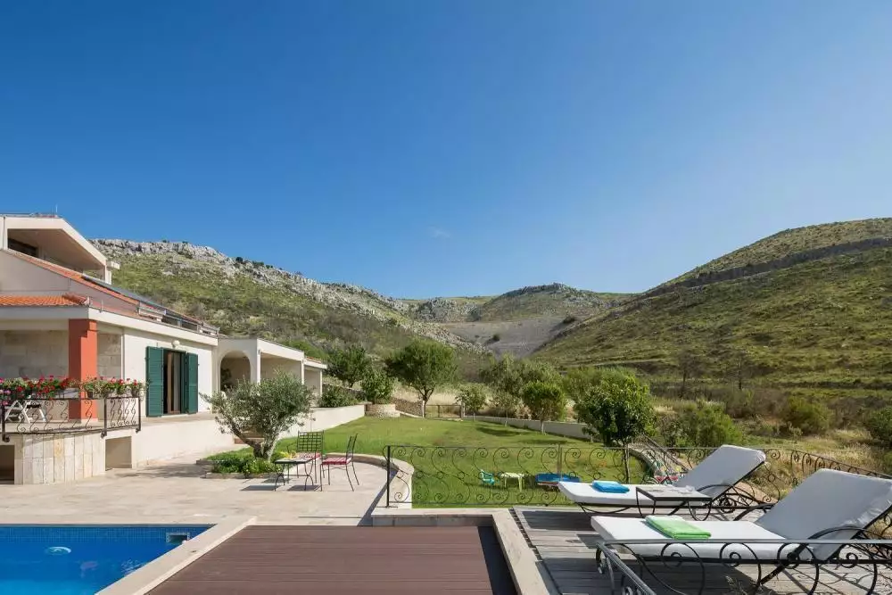 Villa 690m² in Croatia, Trogir. Priced at 2500000€ rent photo-14