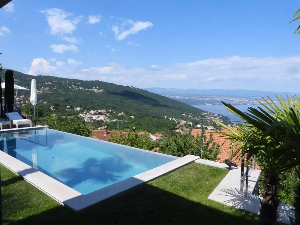 Villa 300m² in Croatia, Lovran. Priced at 2450000€ rent photo-1