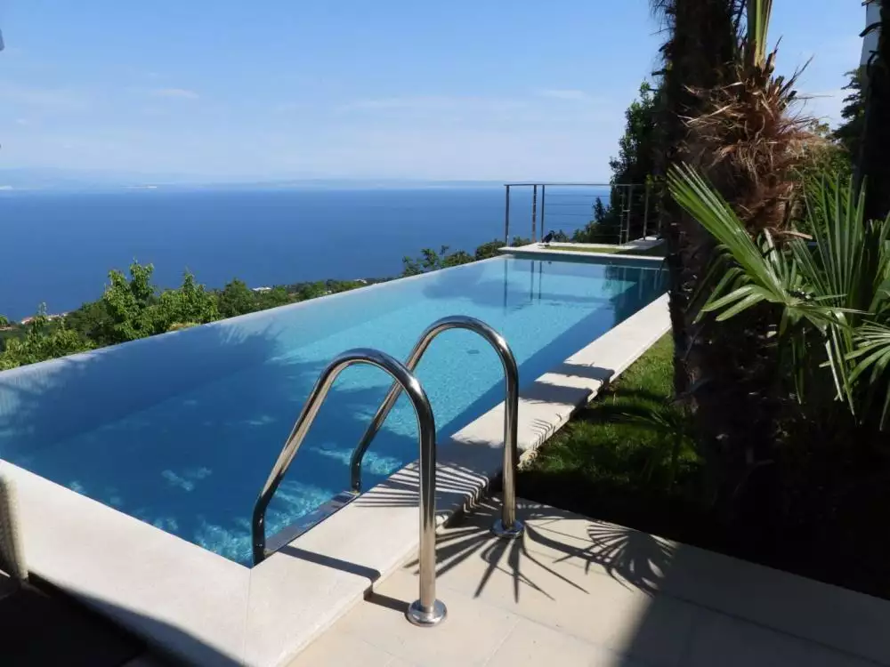 Villa 300m² in Croatia, Lovran. Priced at 2450000€ rent photo-2