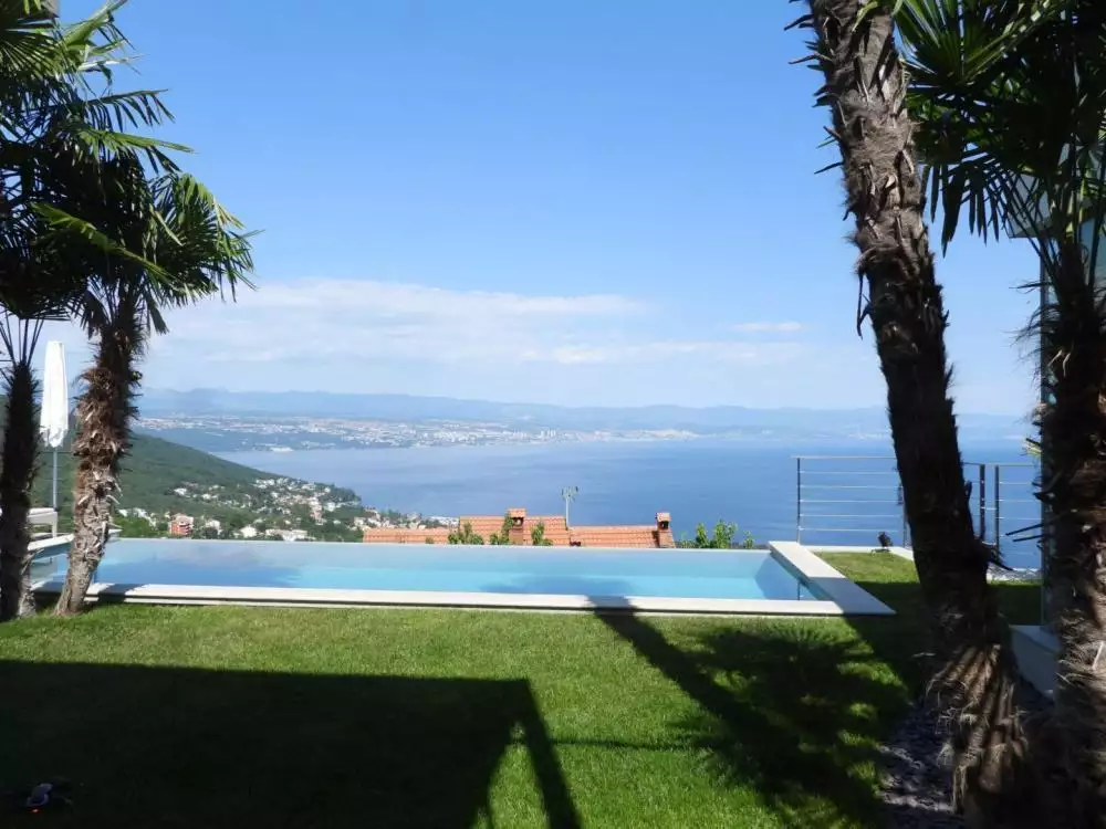 Villa 300m² in Croatia, Lovran. Priced at 2450000€ rent photo-3