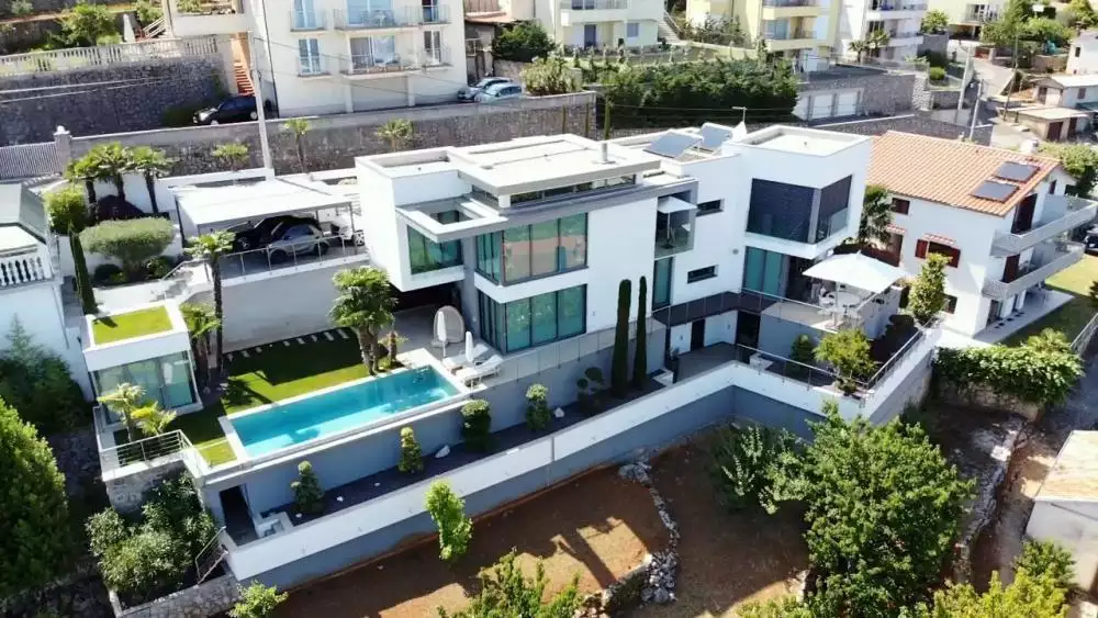 Villa 300m² in Croatia, Lovran. Priced at 2450000€ rent photo-4