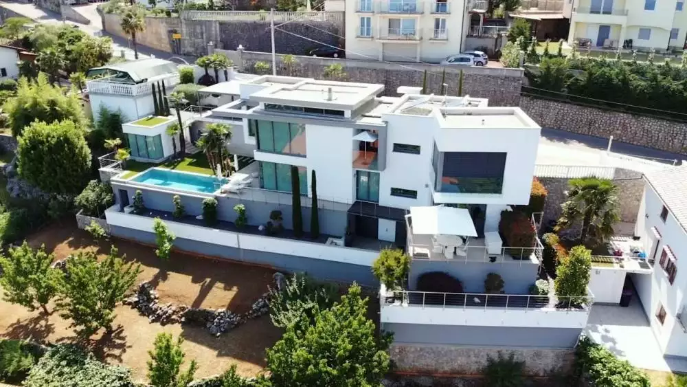Villa 300m² in Croatia, Lovran. Priced at 2450000€ rent photo-5