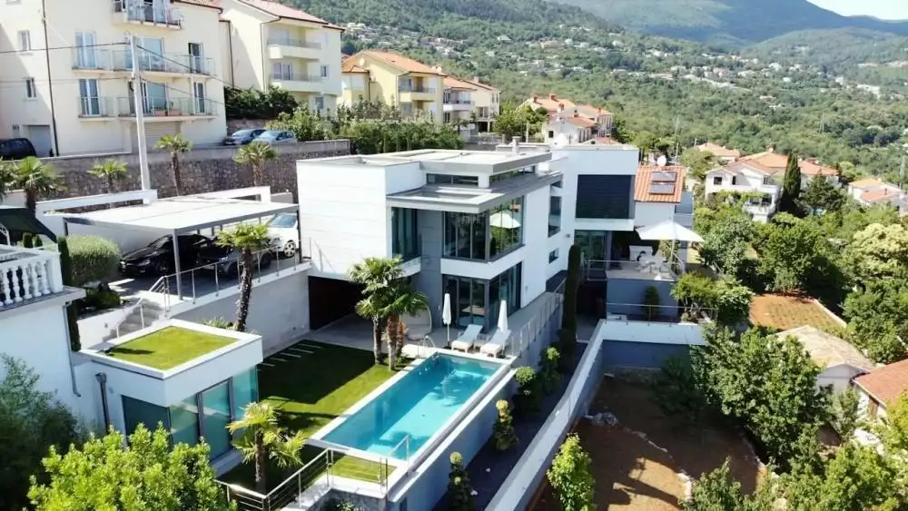 Villa 300m² in Croatia, Lovran. Priced at 2450000€ rent photo-6