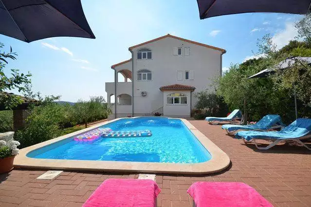 Hotels 450m² in Croatia, Medulin. Priced at 830000€ rent photo-3