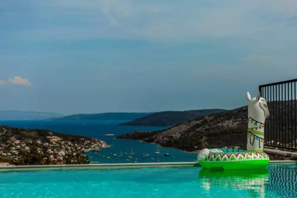 Villa 190m² in Croatia, Vinisce. Priced at 800000€ rent photo-4