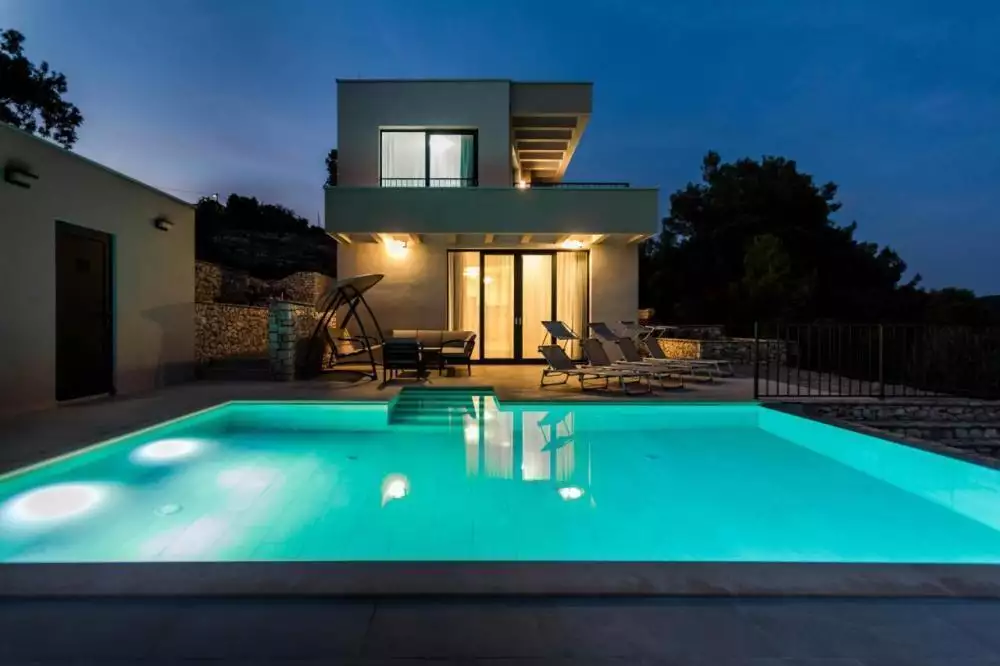 Villa 190m² in Croatia, Vinisce. Priced at 800000€ rent photo-5