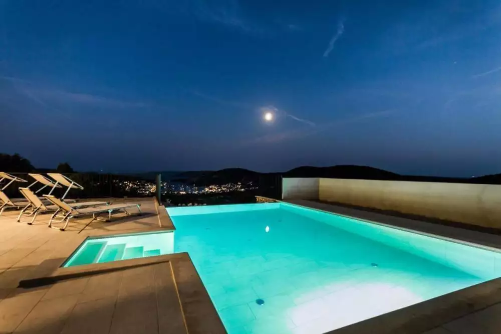 Villa 190m² in Croatia, Vinisce. Priced at 800000€ rent photo-6