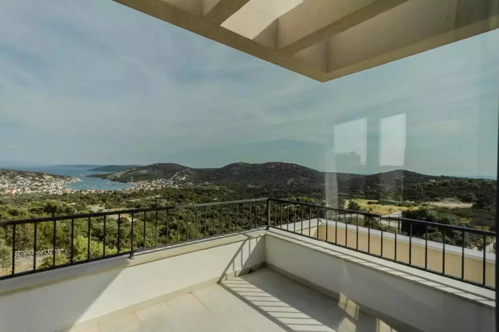Villa 190m² in Croatia, Vinisce. Priced at 800000€ rent photo-20