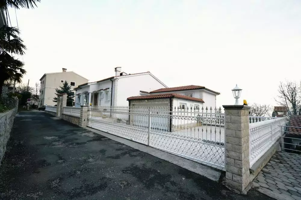 Villa 400m² in Croatia, Matulji. Priced at 1450000€ rent photo-3