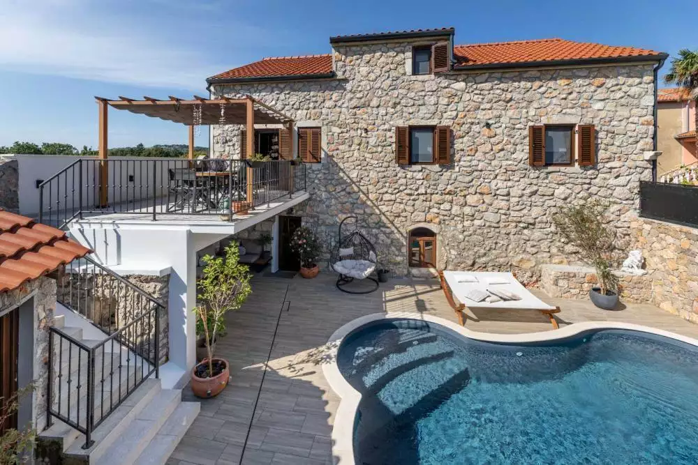 Villa 240m² in Croatia, Malinska. Priced at 1200000€ rent photo-2