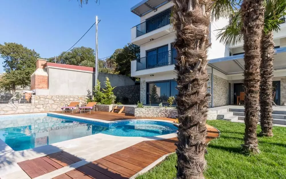 Villa 382m² in Croatia, Klenovica. Priced at 850000€ rent photo-1