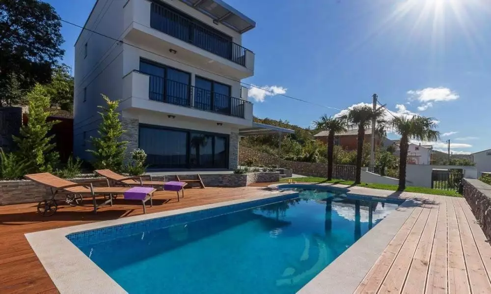 Villa 382m² in Croatia, Klenovica. Priced at 850000€ rent photo-3