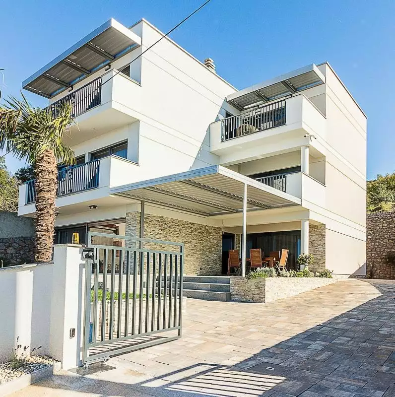 Villa 382m² in Croatia, Klenovica. Priced at 850000€ rent photo-4