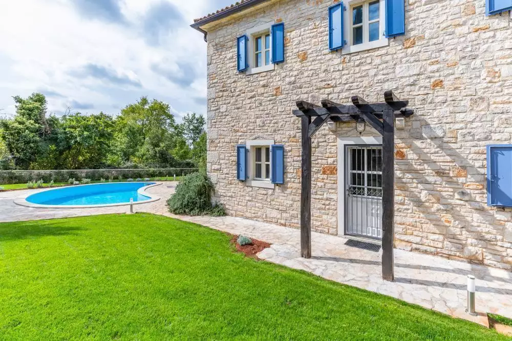 Villa 1m² in Italy, Mutignano. Priced at 1686000€ rent photo-5