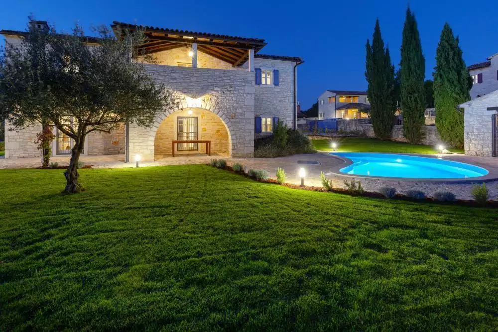 Villa 1m² in Italy, Mutignano. Priced at 1686000€ rent photo-8