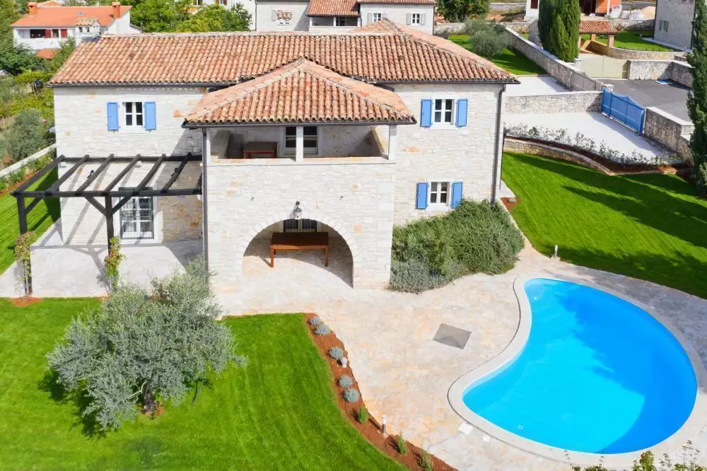 Villa 1m² in Italy, Mutignano. Priced at 1686000€ rent photo-12