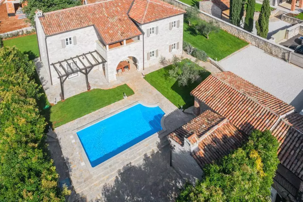 Villa 1m² in Italy, Mutignano. Priced at 1686000€ rent photo-17