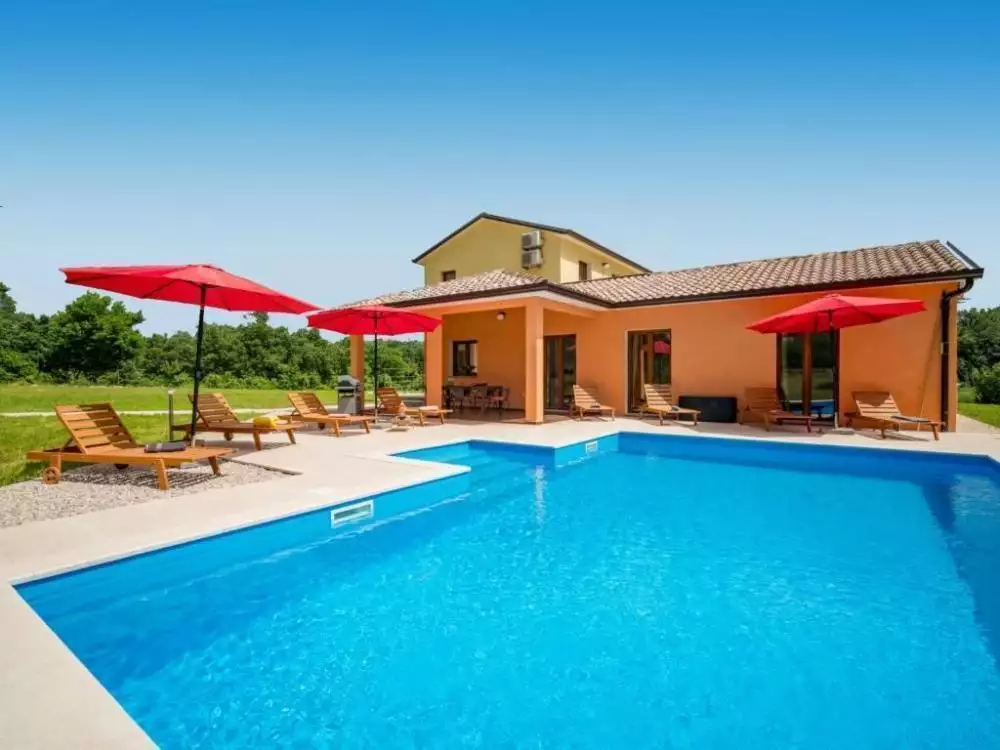 Villa 280m² in Italy, Mutignano. Priced at 726000€ rent photo-1