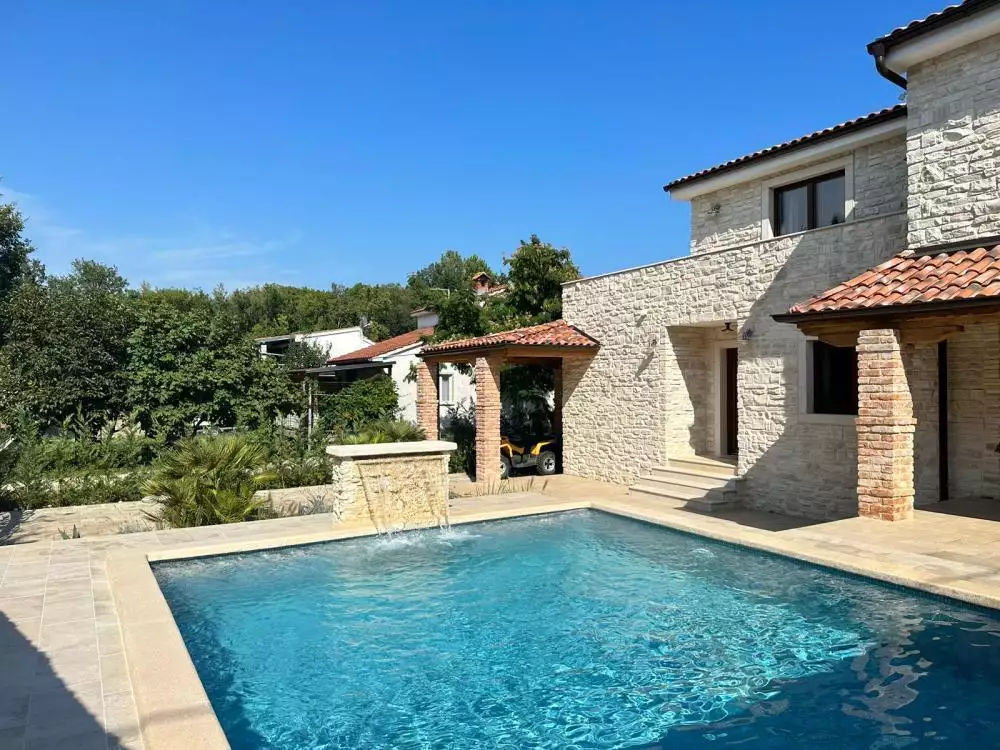 Villa 200m² in Croatia, Soline. Priced at 955000€ rent photo-2