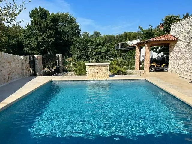Villa 200m² in Croatia, Soline. Priced at 955000€ rent photo-3