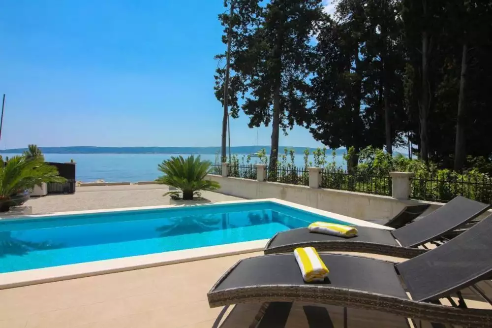 Villa 270m² in Croatia, Kastela. Priced at 1800000€ rent photo-1