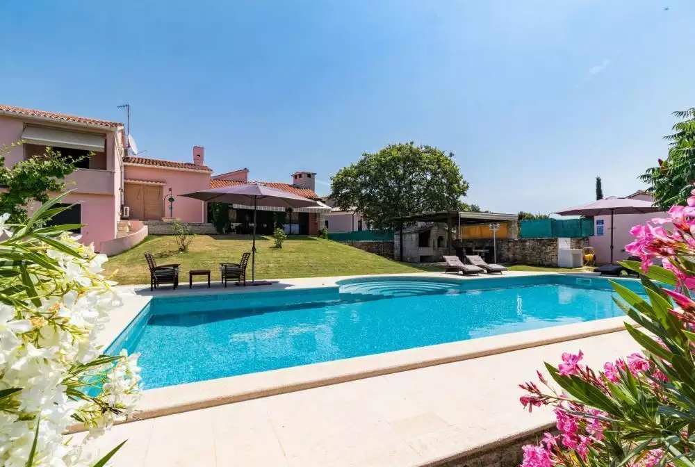 Villa 267m² in Croatia, Vodnjan. Priced at 1090000€ rent photo-1