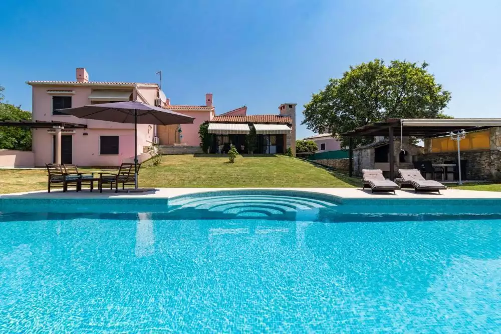 Villa 267m² in Croatia, Vodnjan. Priced at 1090000€ rent photo-2