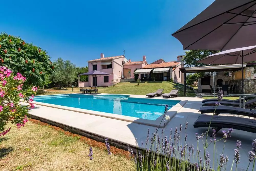 Villa 267m² in Croatia, Vodnjan. Priced at 1090000€ rent photo-5