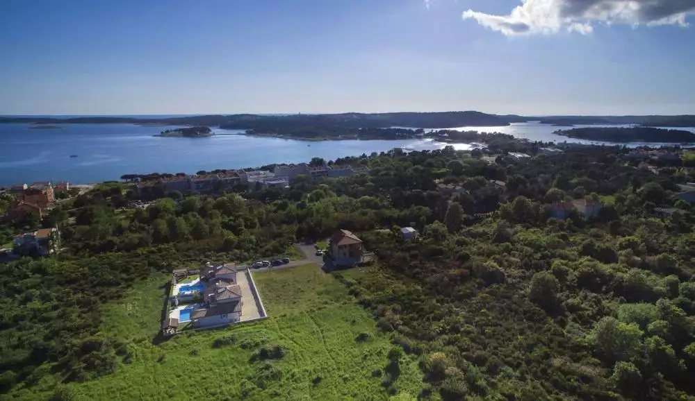 Villa 440m² in Croatia, Medulin. Priced at 2000000€ rent photo-2