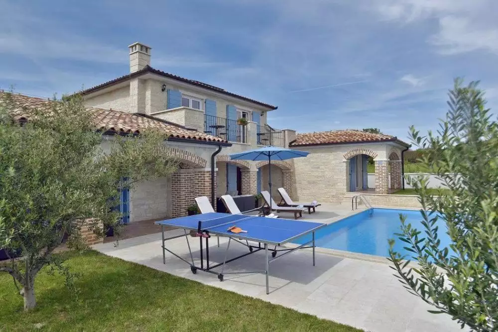 Villa 440m² in Croatia, Medulin. Priced at 2000000€ rent photo-4